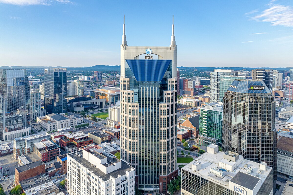 Nashville’s iconic AT&T ‘Batman Building’ dominates the skyline—a striking architectural landmark set against Tennessee’s rolling hills