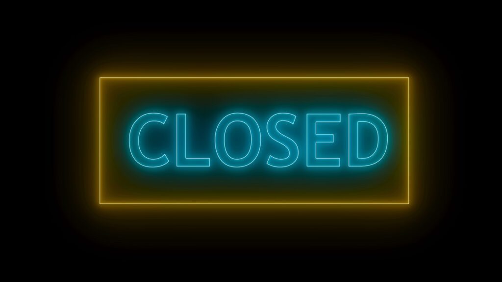 Broadway's neon glow transitions to closed signs as night ends. Wondering what time does Nashville bar close? Check local hours!