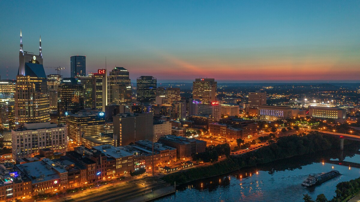 Nashville skyline at sunset with Cumberland River, showcasing the safe, family-friendly and scenic, vibrant urban landscape