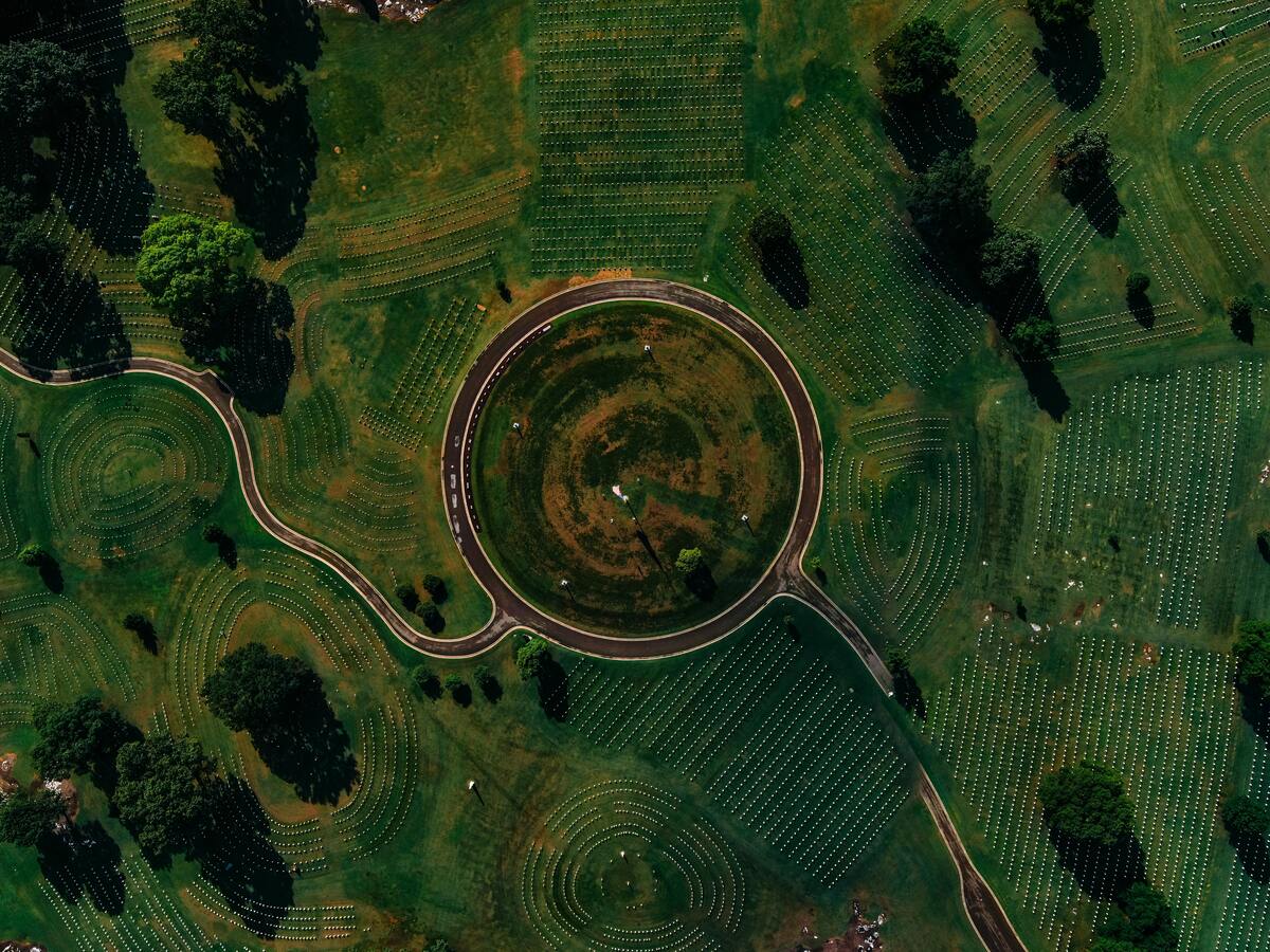 Tennessee Facts aerial view of circular earthwork mound surrounded by geometric agricultural field patterns